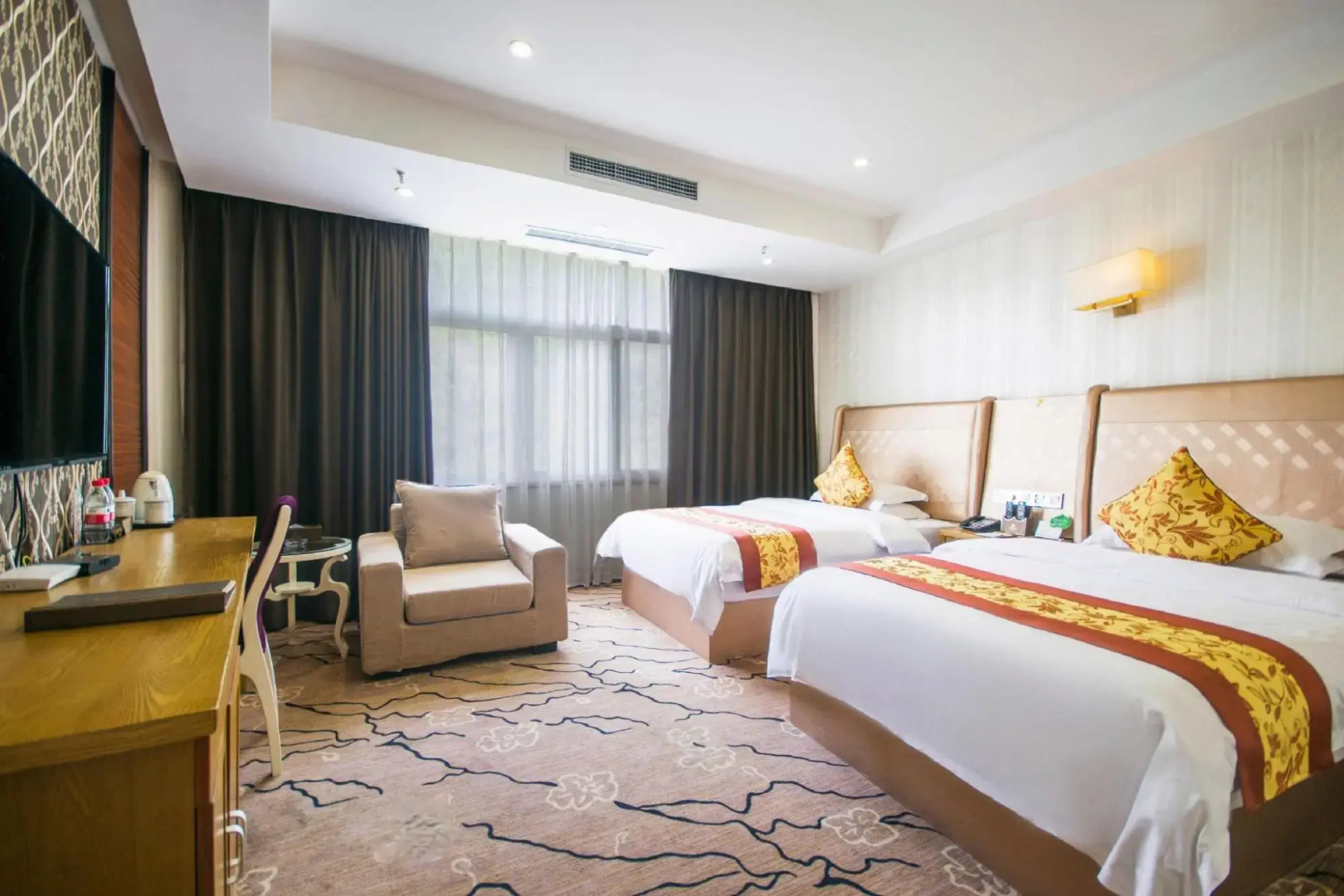 HuangGuoShuYuQuanHotel