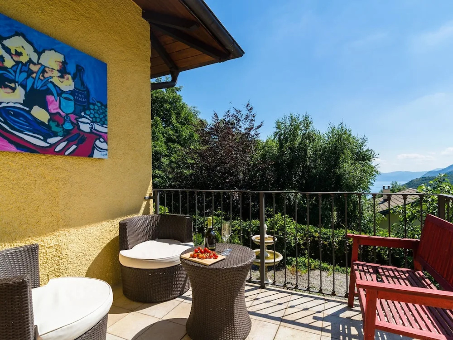 Villa With Private Pool and View of the Lake