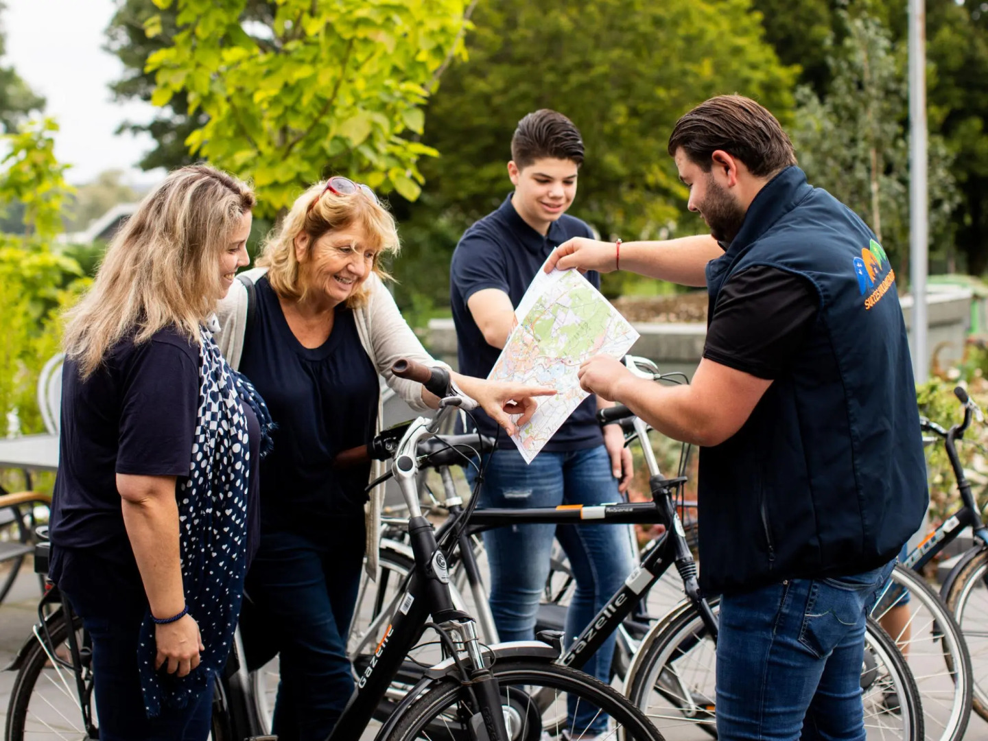 Wellness chalet with a sauna, in a holiday park directly on a recreational lake