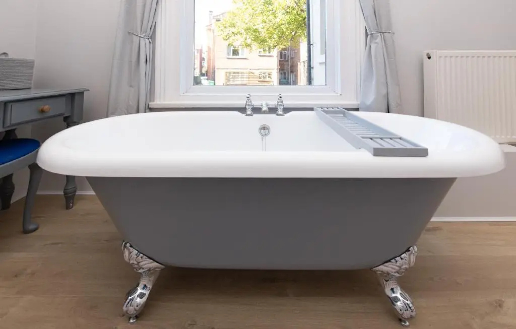 Elphinstone Apartment - Boutique 3 bed with Wi-Fi close to all amenities!