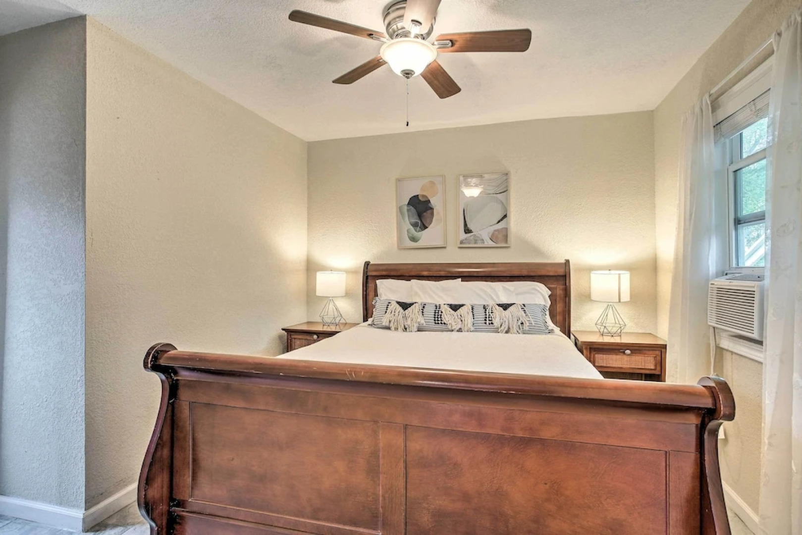 Walk to Coast: Galveston Bay Retreat w/ Grill