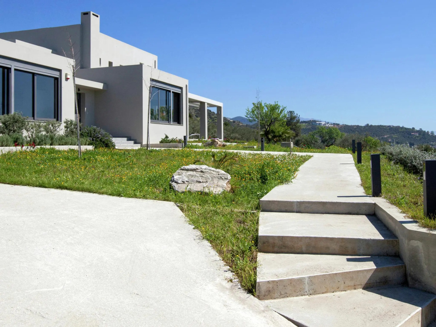 Modern Villa in Nea Agchialos with Garden and Barbecue