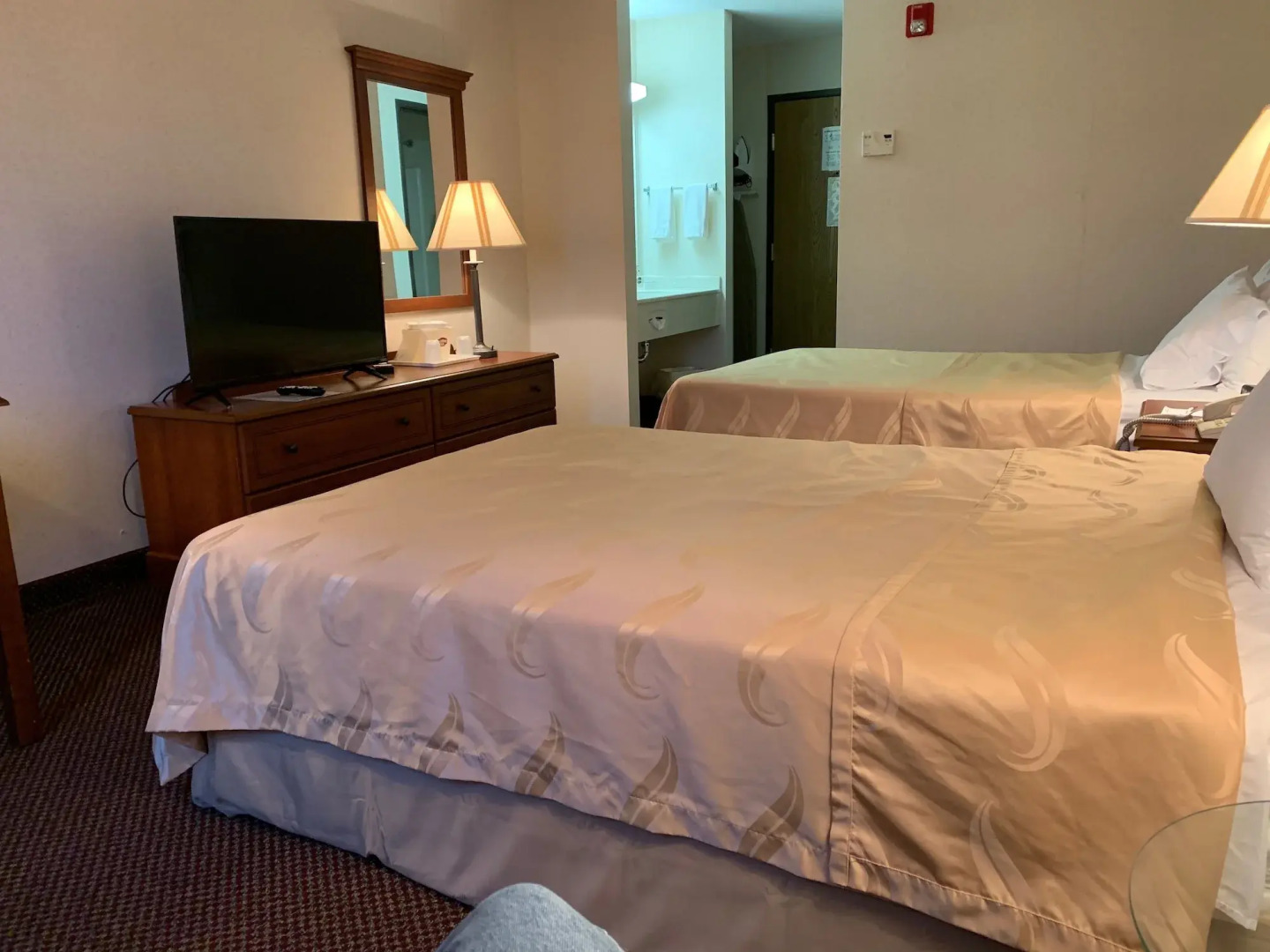 Lomira Inn and Suites