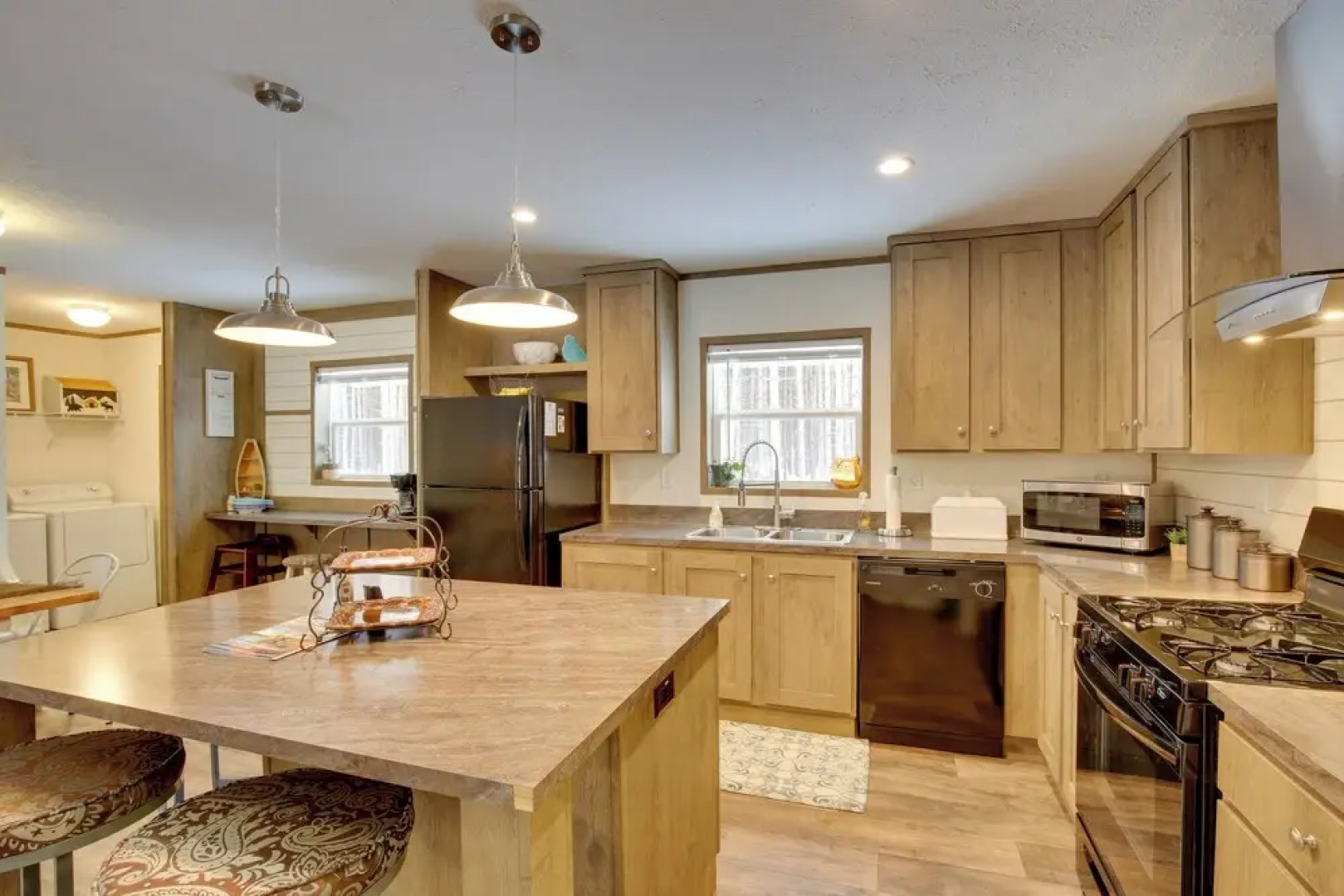 Stylish Chetek Hideaway w/ Lake + Dock Access!