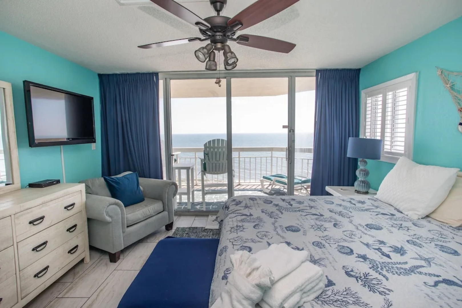 0712 Waters Edge Resort 3 Bedroom Condo by RedAwning