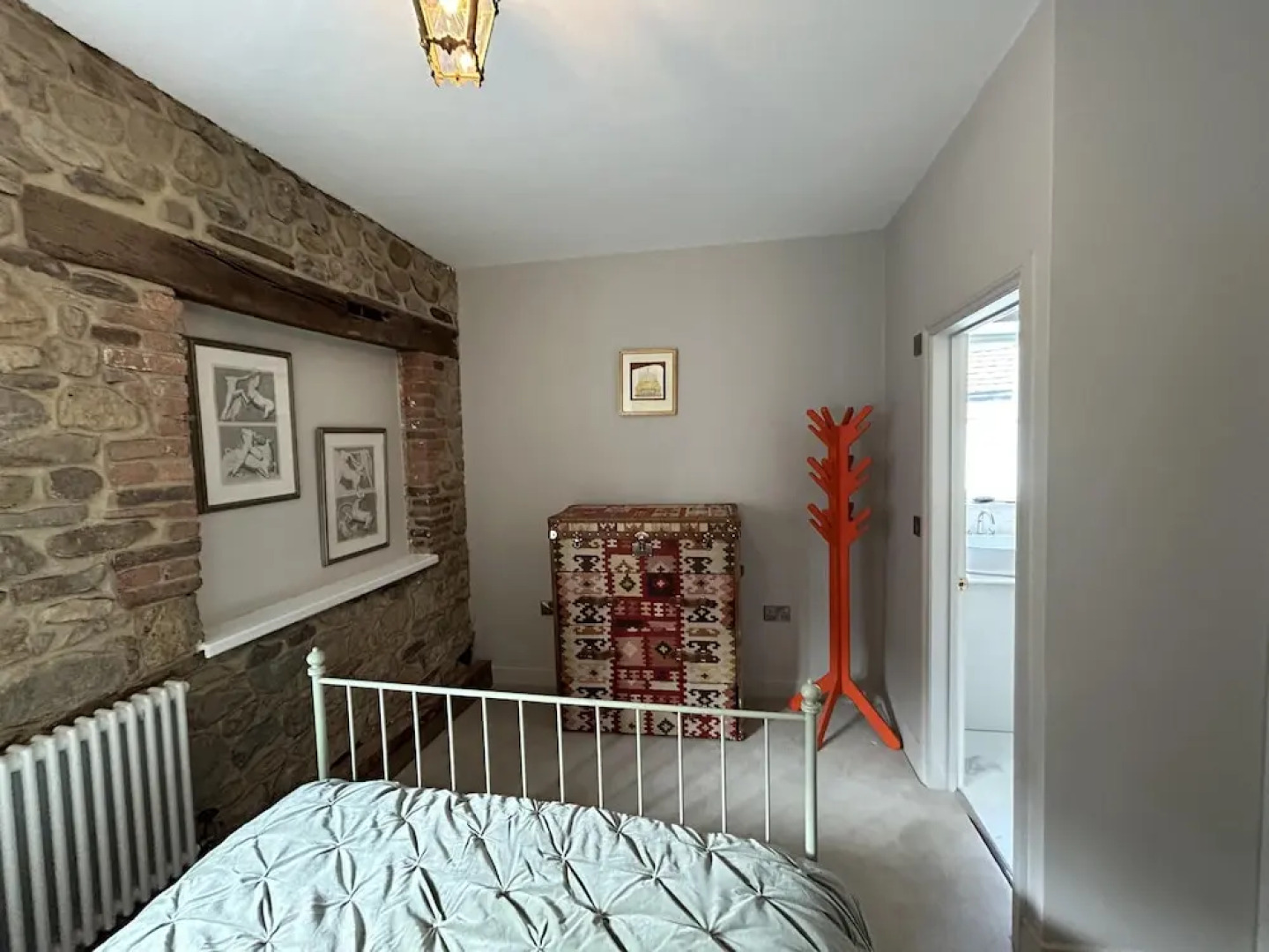 Petworth Cottage-sleeps 6-pet Friendly-central