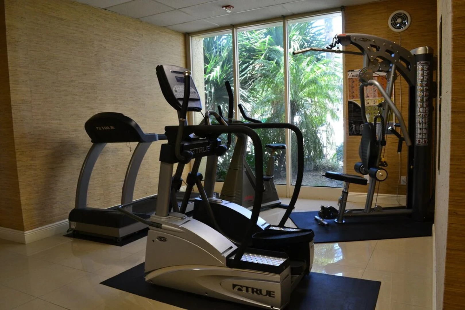 Econo Lodge Inn & Suites Fort Lauderdale North