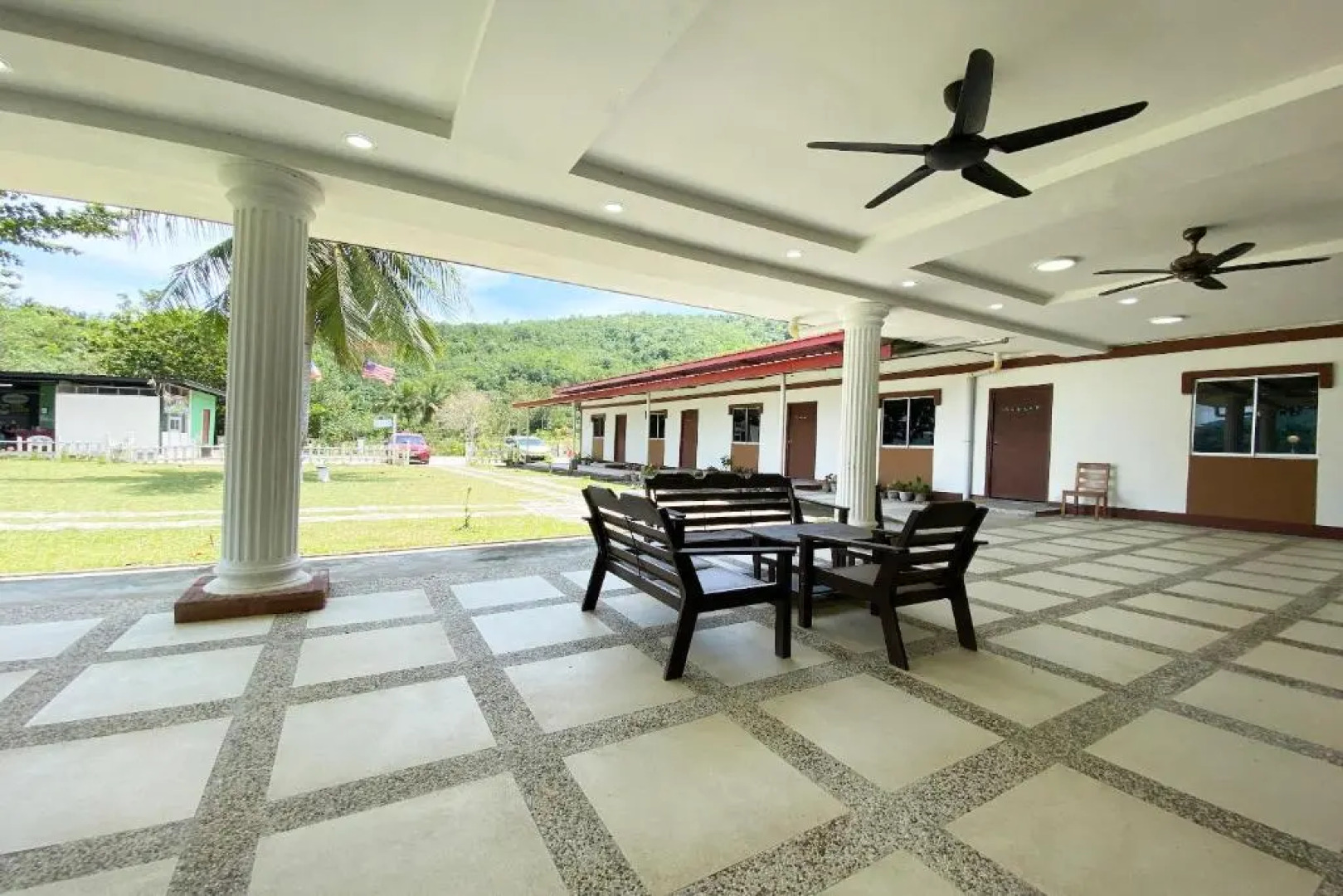 OYO 90317 Ambong Bay Resthouse