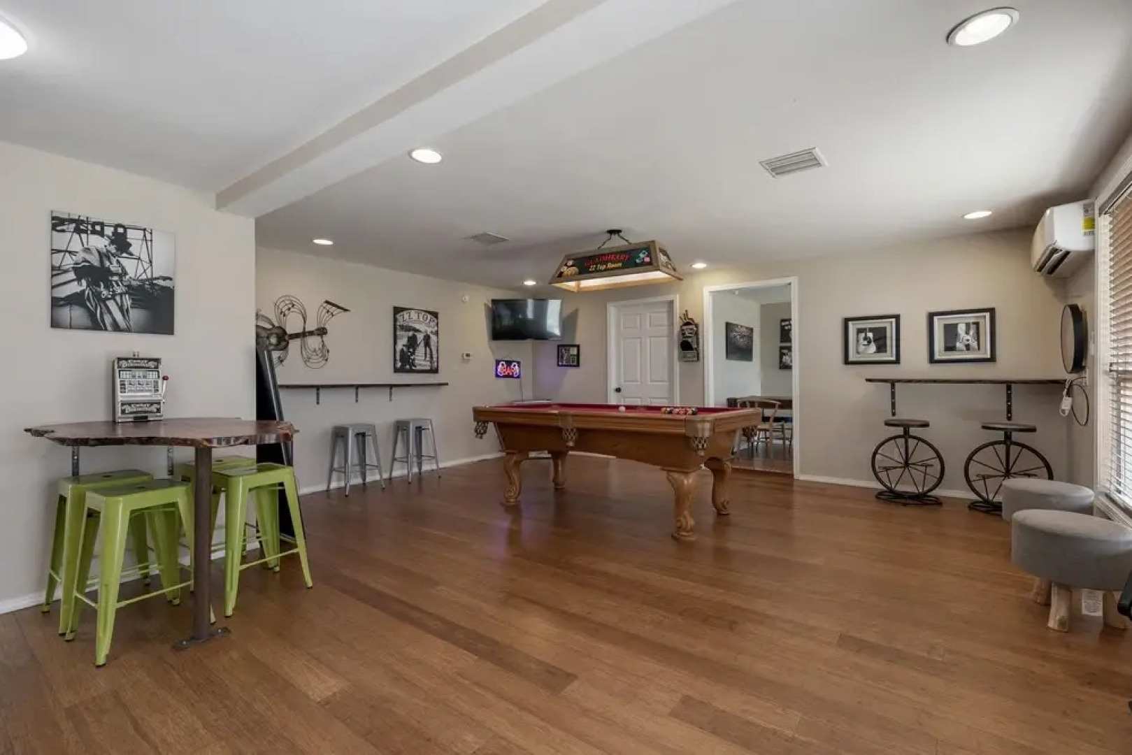 Gorgeous Home W/hot Tub&grill