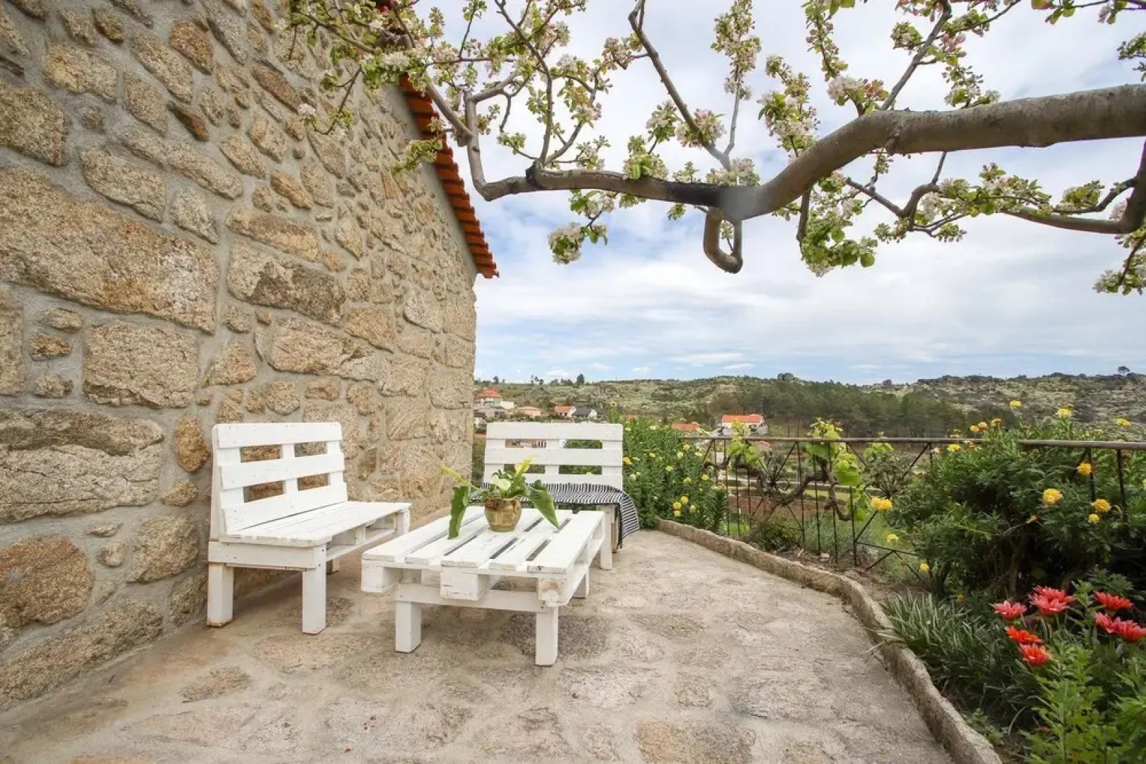 House With 2 Bedrooms in Sortelha, With Wonderful Mountain View, Furnished Terrace and Wifi - 200 km From the Beach