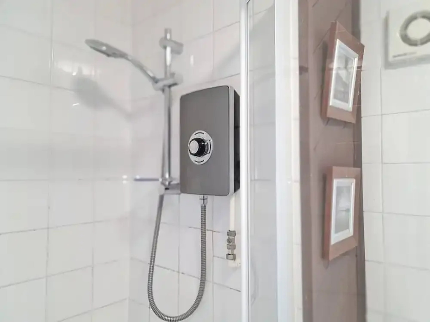 Large 3 Bed Flat Free Parking