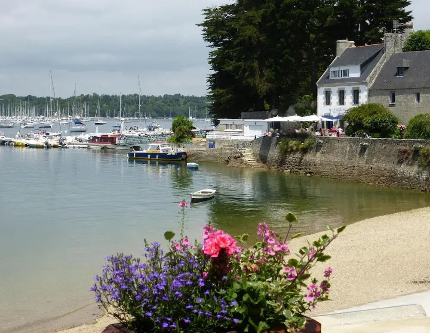 Old-world Retreat With Comfort