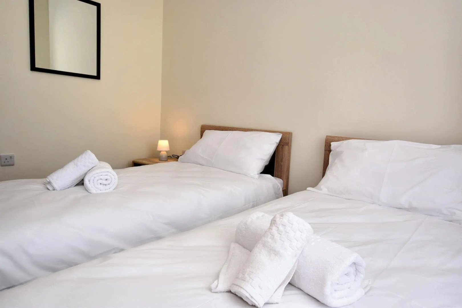 2 Bedroom, Bright & Central Top Floor Apartment - 5