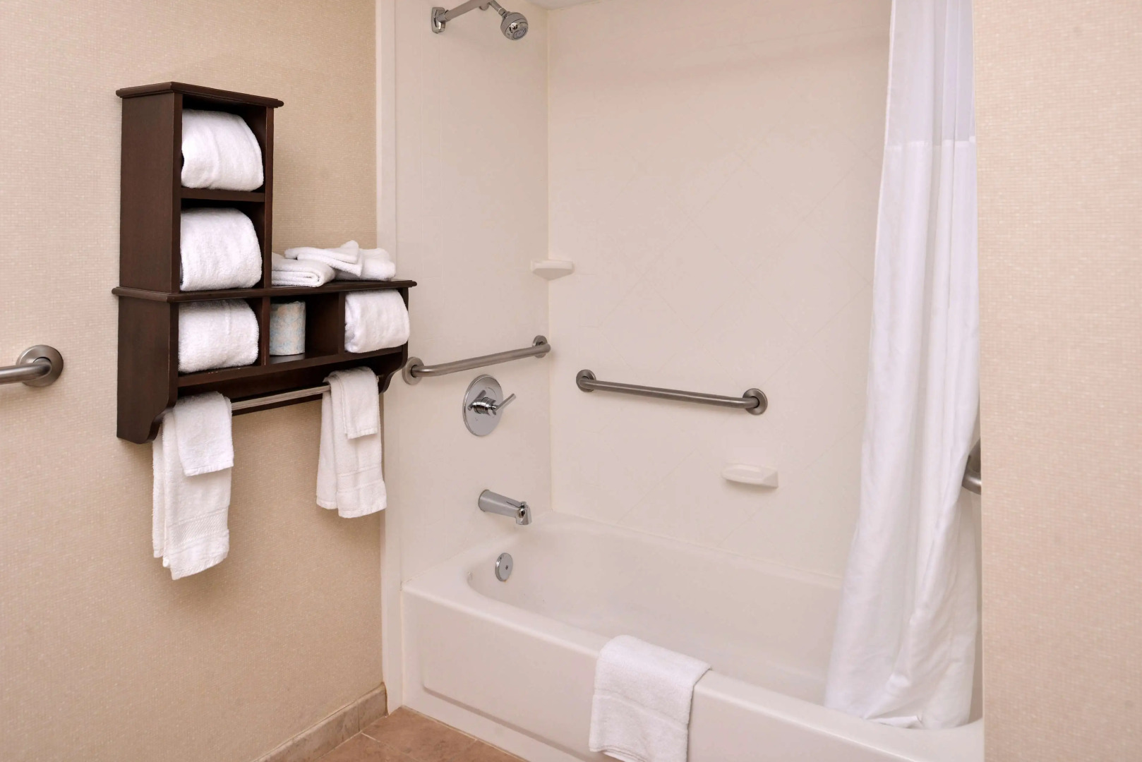 Hampton Inn & Suites Newport News (Oyster Point)