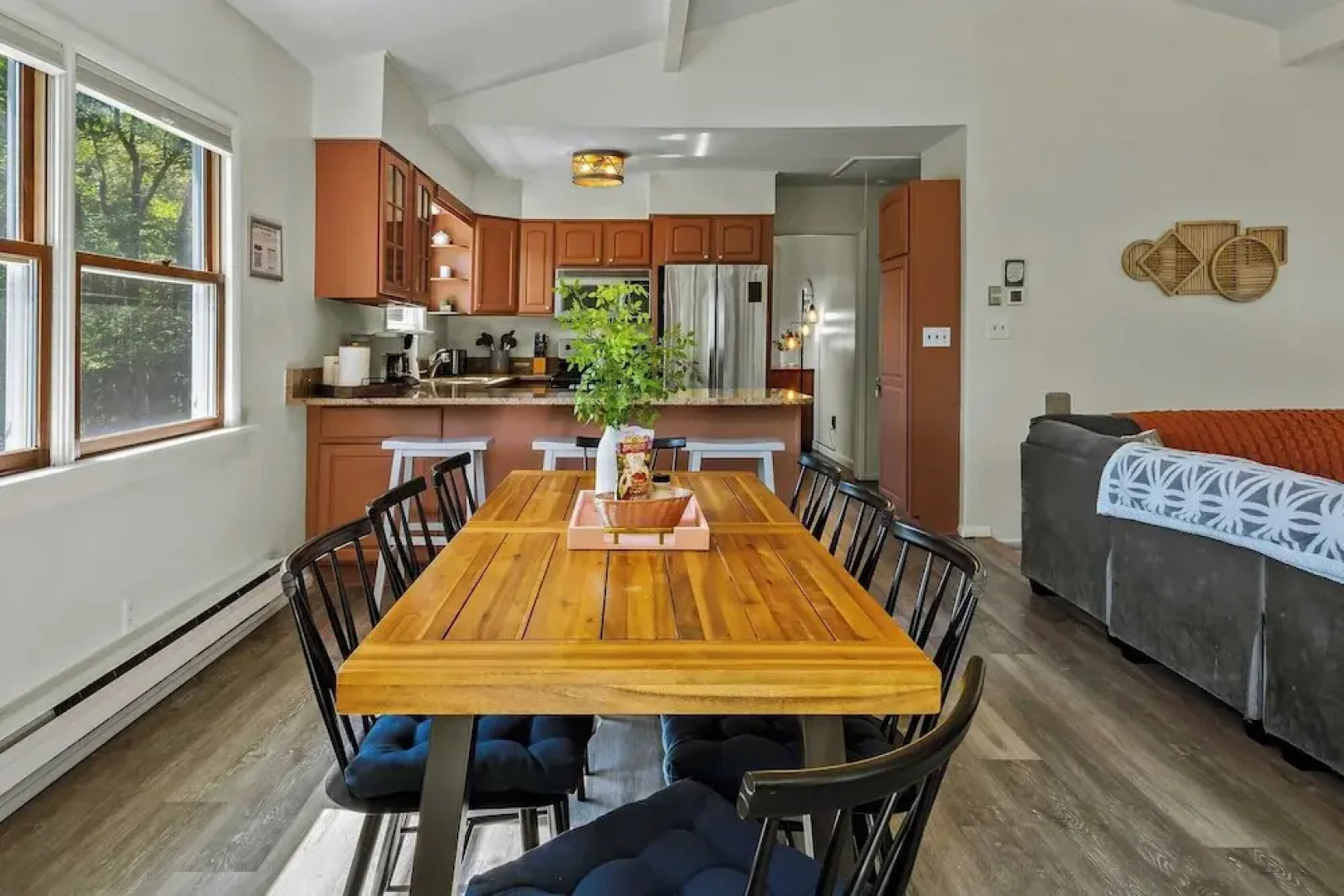 Lake It Right by Avantstay Lakefront w/ Dock, Hot Tub, Fire Pit & Game Room