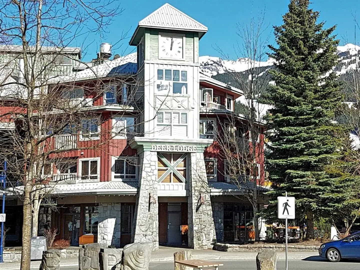 Whistler Village -  Best location - spacious - Village stroll - Walk to lift - bars - restaurants - grocery store - liquor store Deer Lodge 341