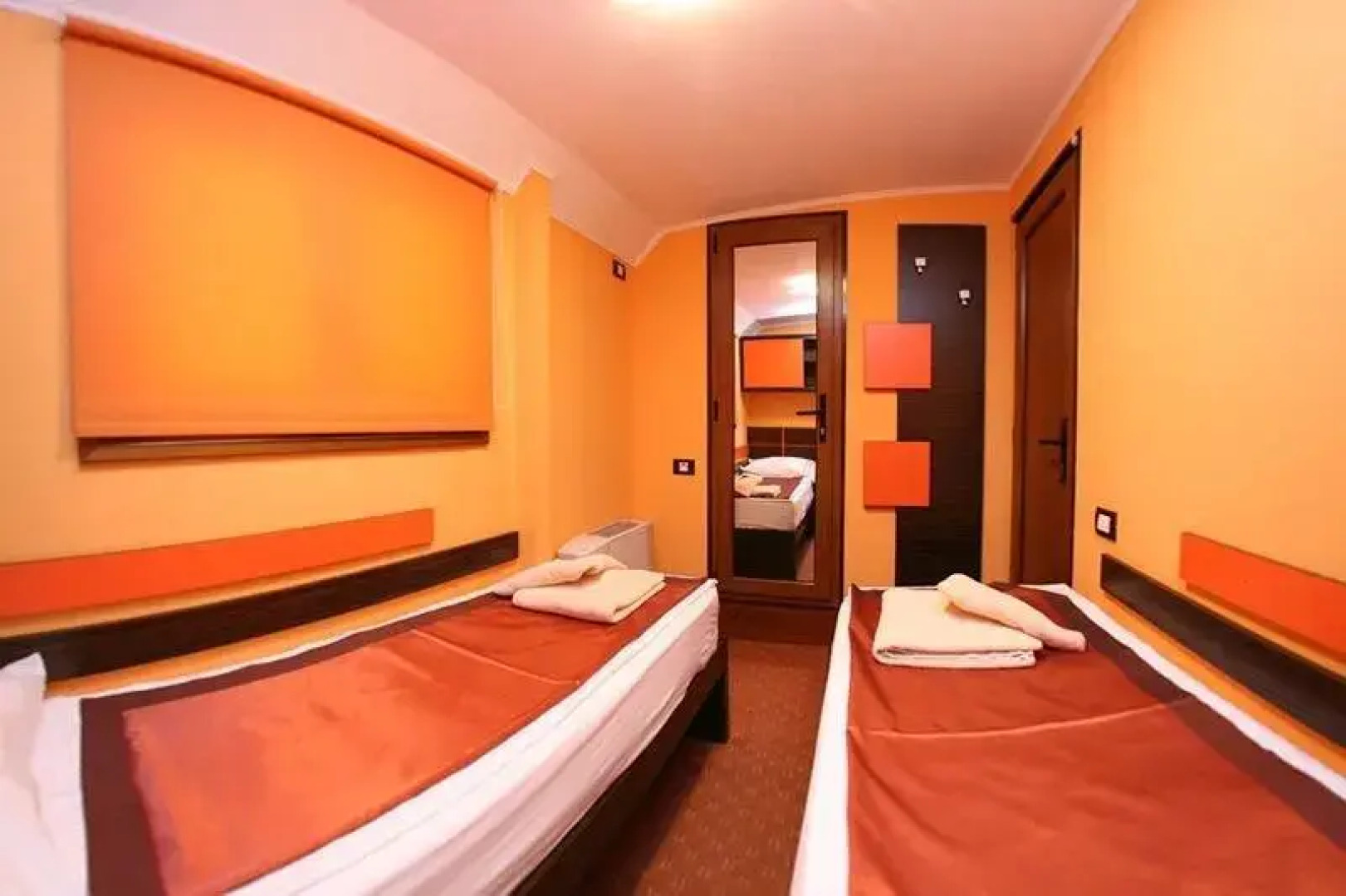 Hotel Plutitor SERANO