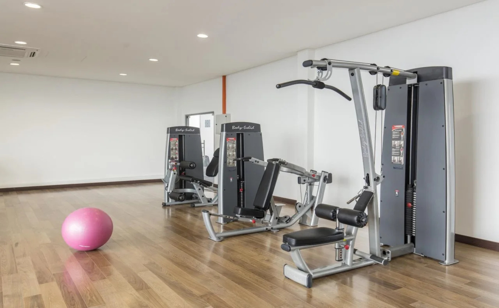 Da Men Suites S by Subhome