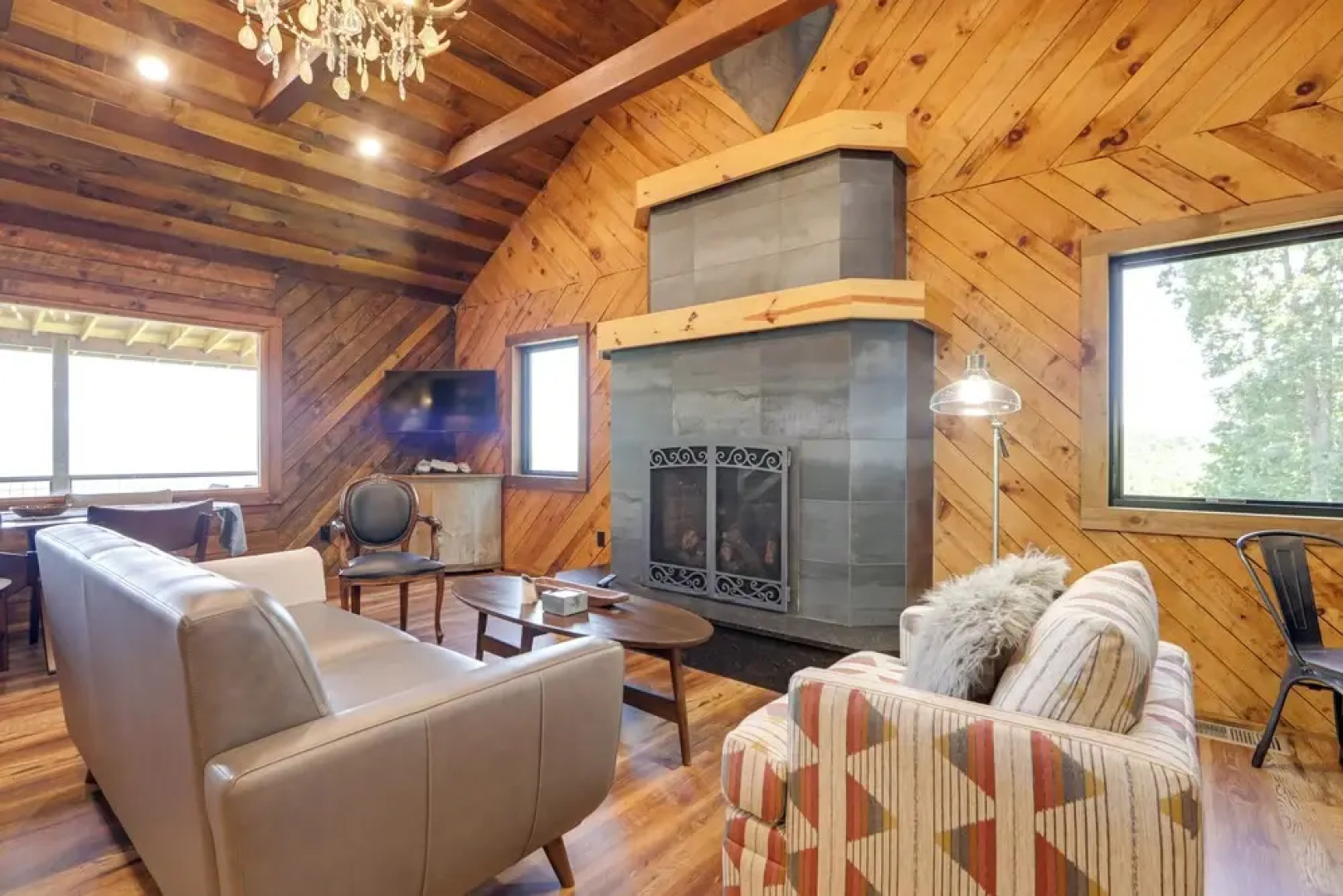 Dreamy Penrose Cabin w/ Panoramic Mountain Views