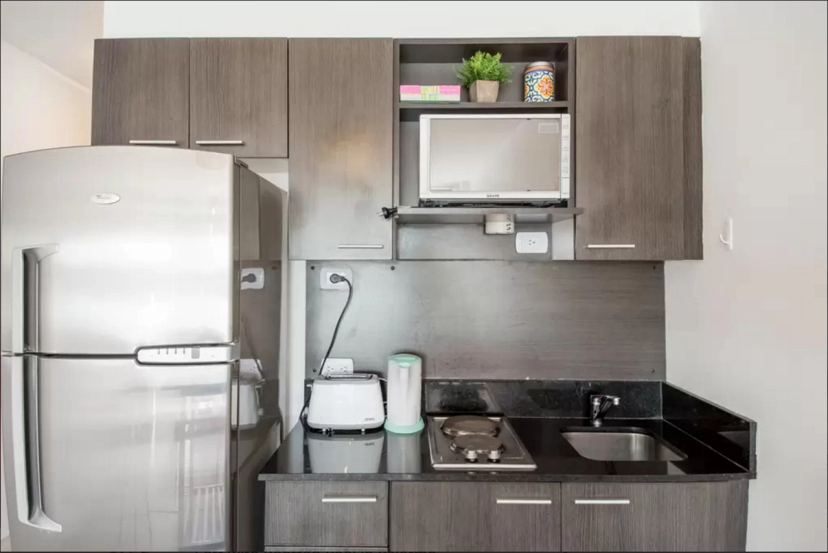 BA Hollywood Apartments