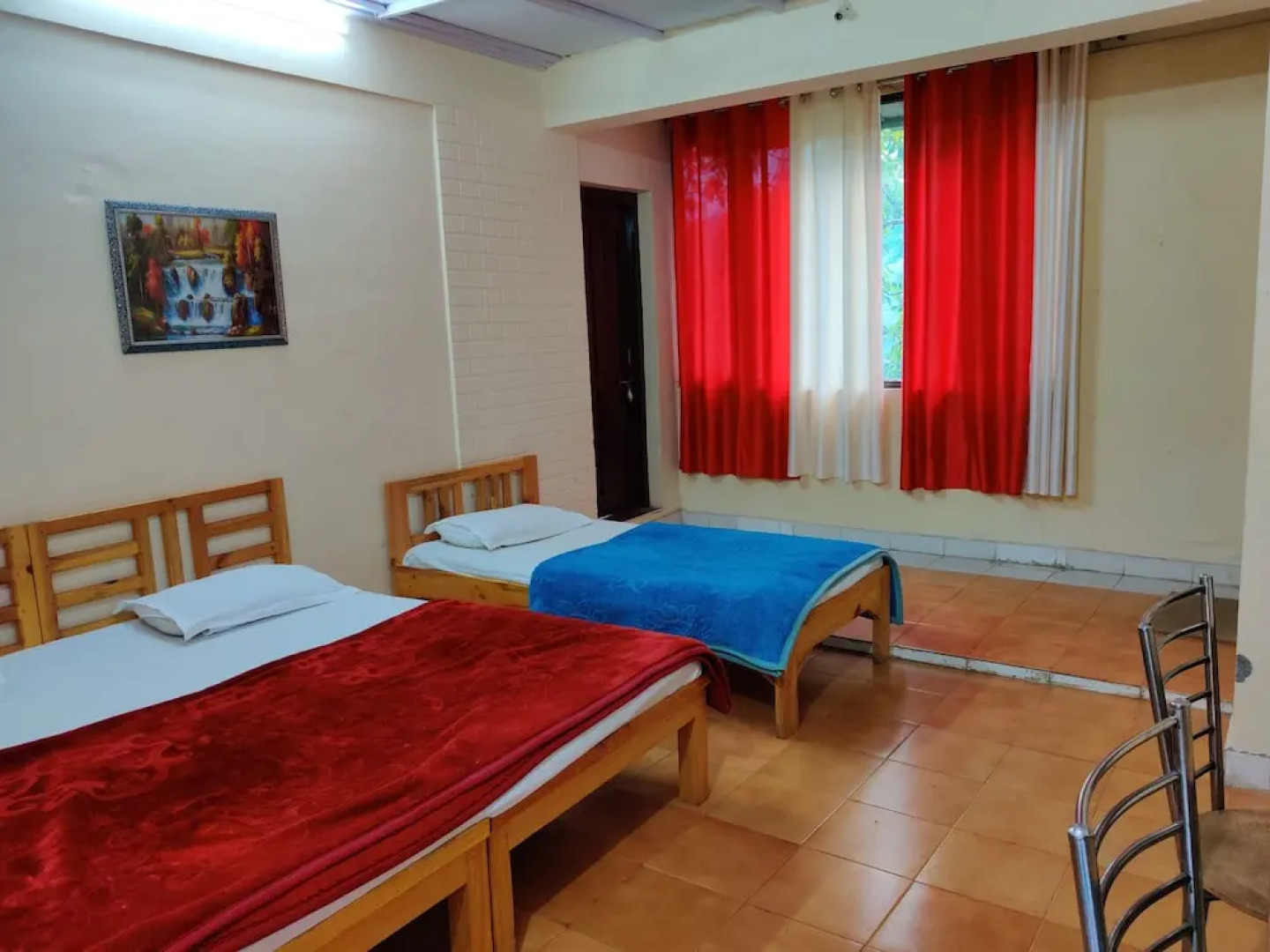 Hotel Burans And Restaurant