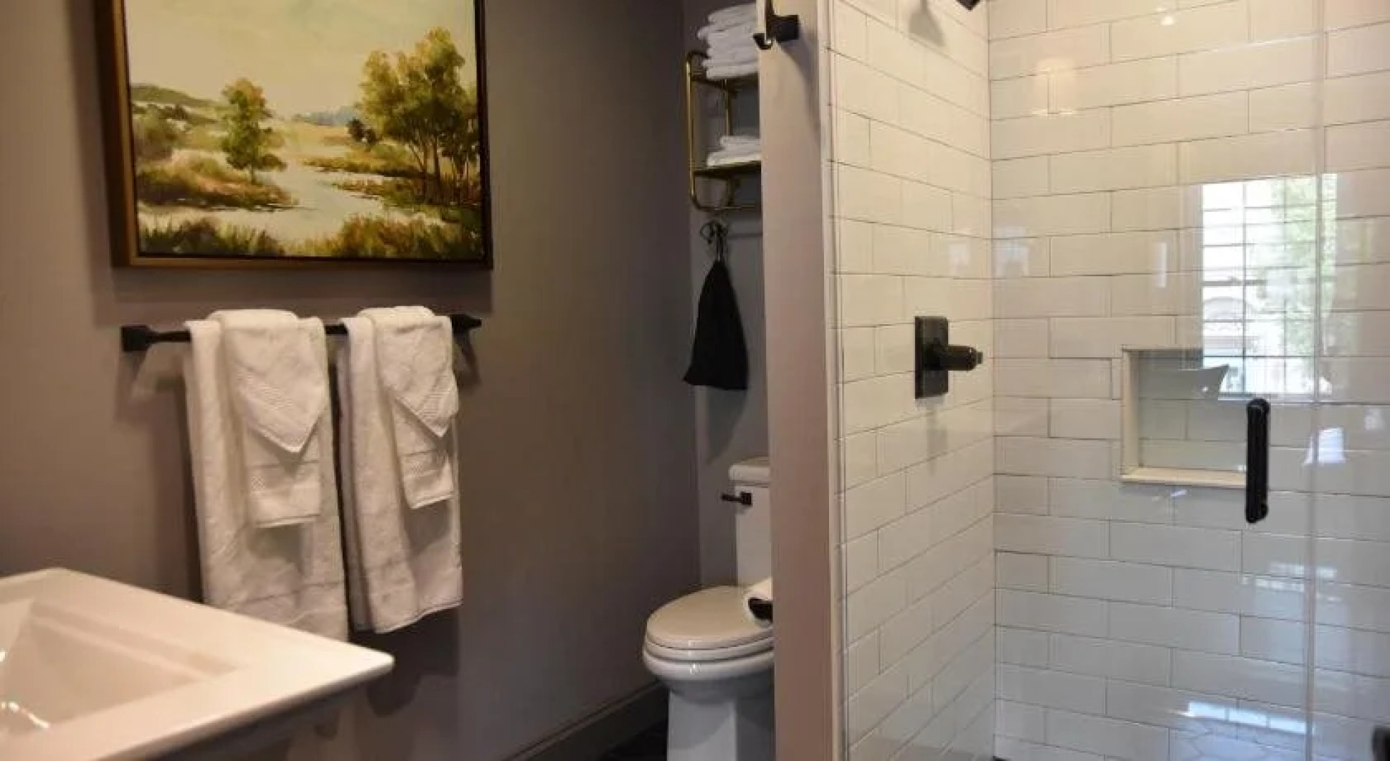 Farmer's Creekside Tavern & Inn