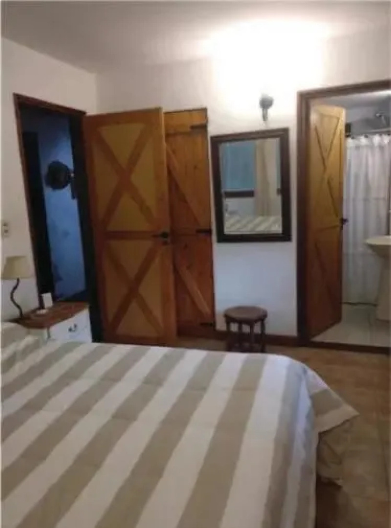 Amplia casa con piscina en Pinares