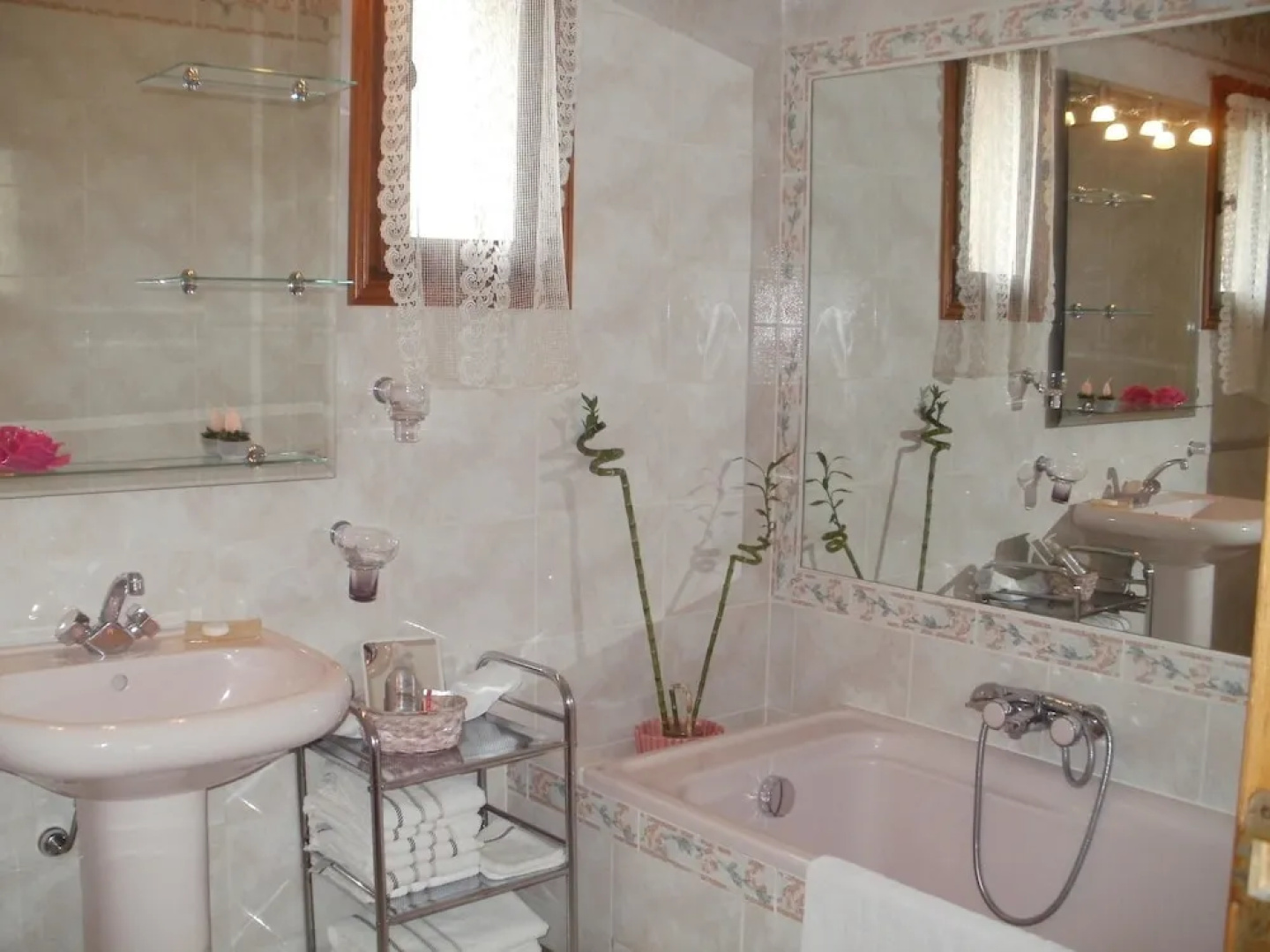 Upper Part of a Villa With 3 Bedrooms in Vence, With sea View, Private