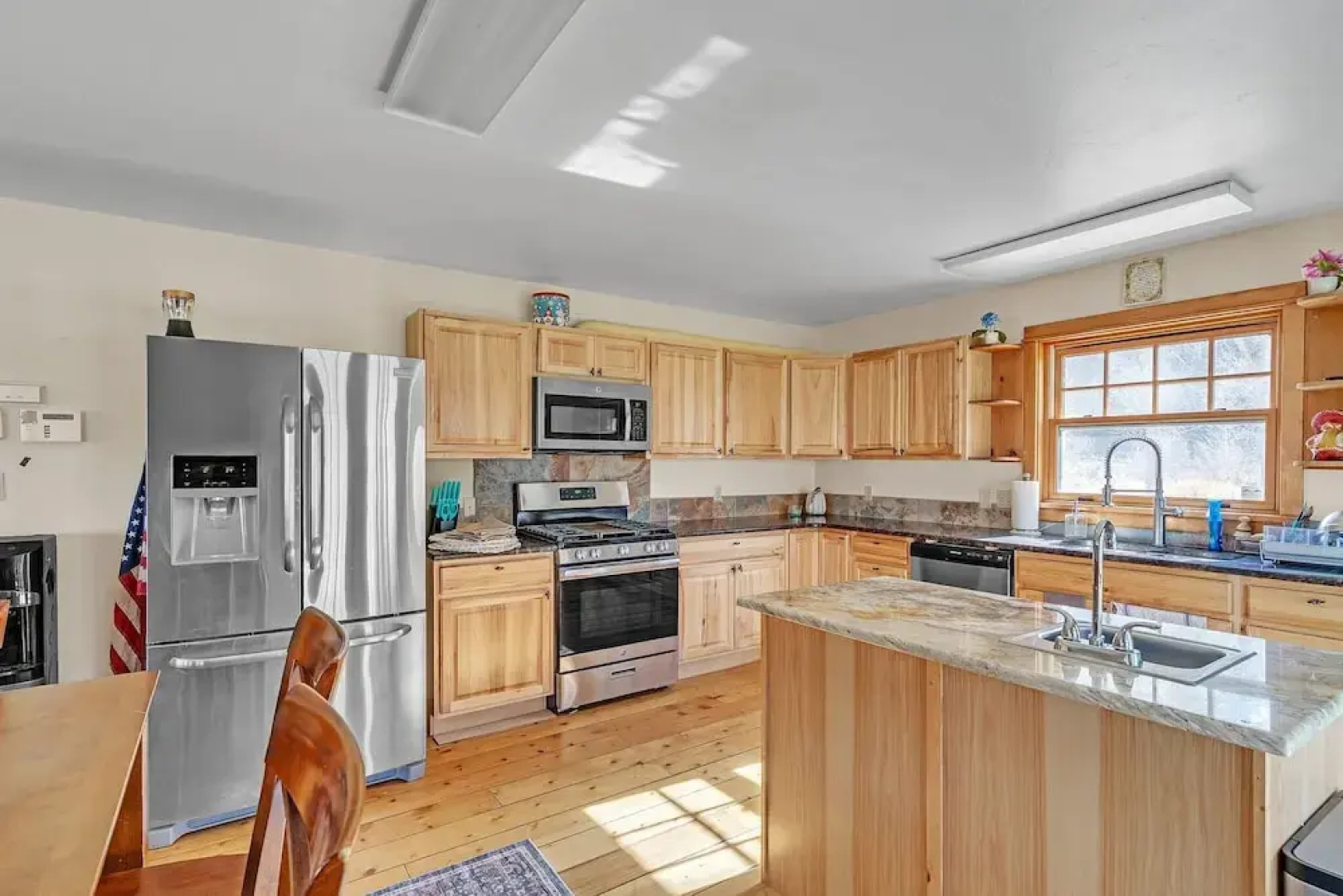 Charming Country 4br Retreat With Riverfront Views 4 Bedroom Cabin