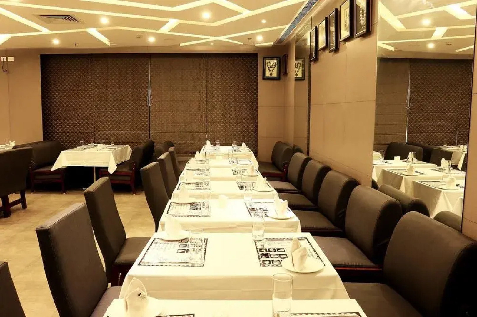 OYO Premium Airport VIP Road