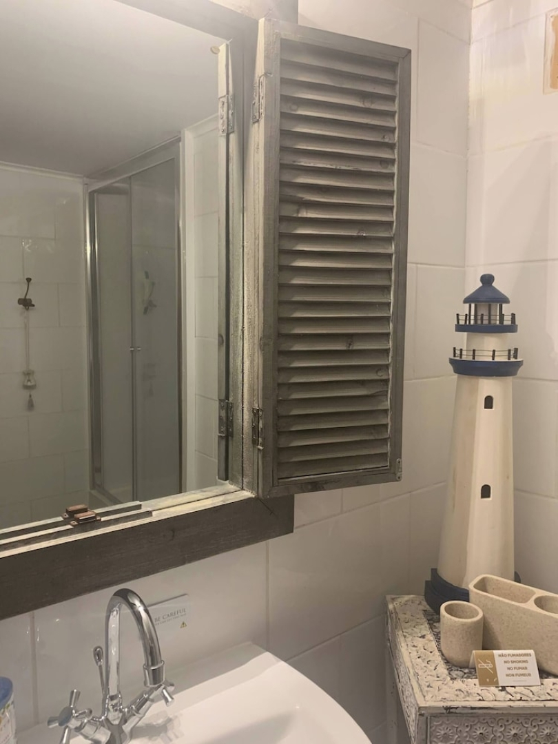 Central Scotland Country Side With Outdoor Bbq Hut