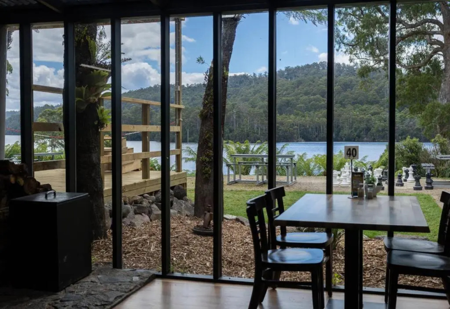 Tullah Lakeside Lodge