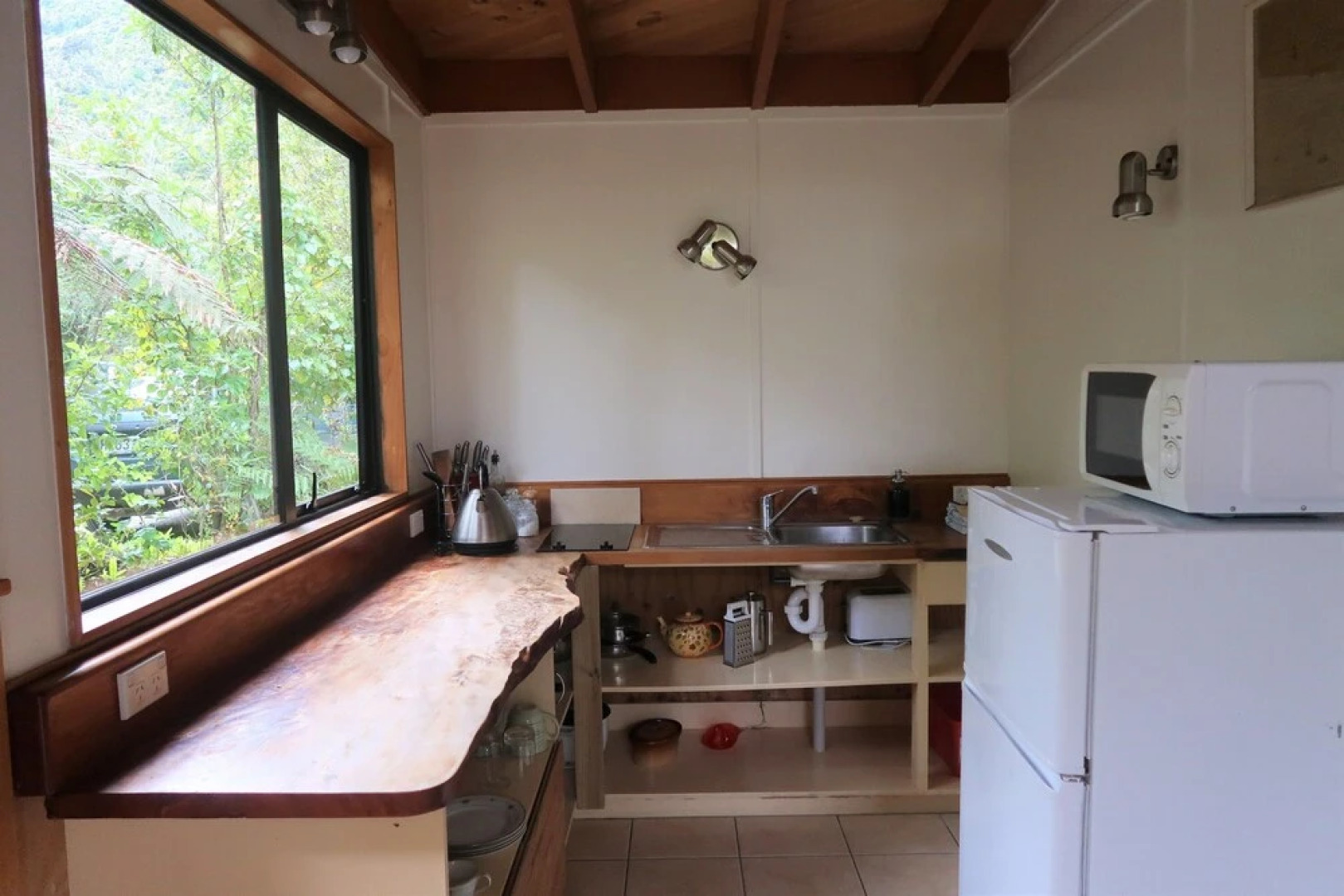 Te Nikau Retreat - Hostel