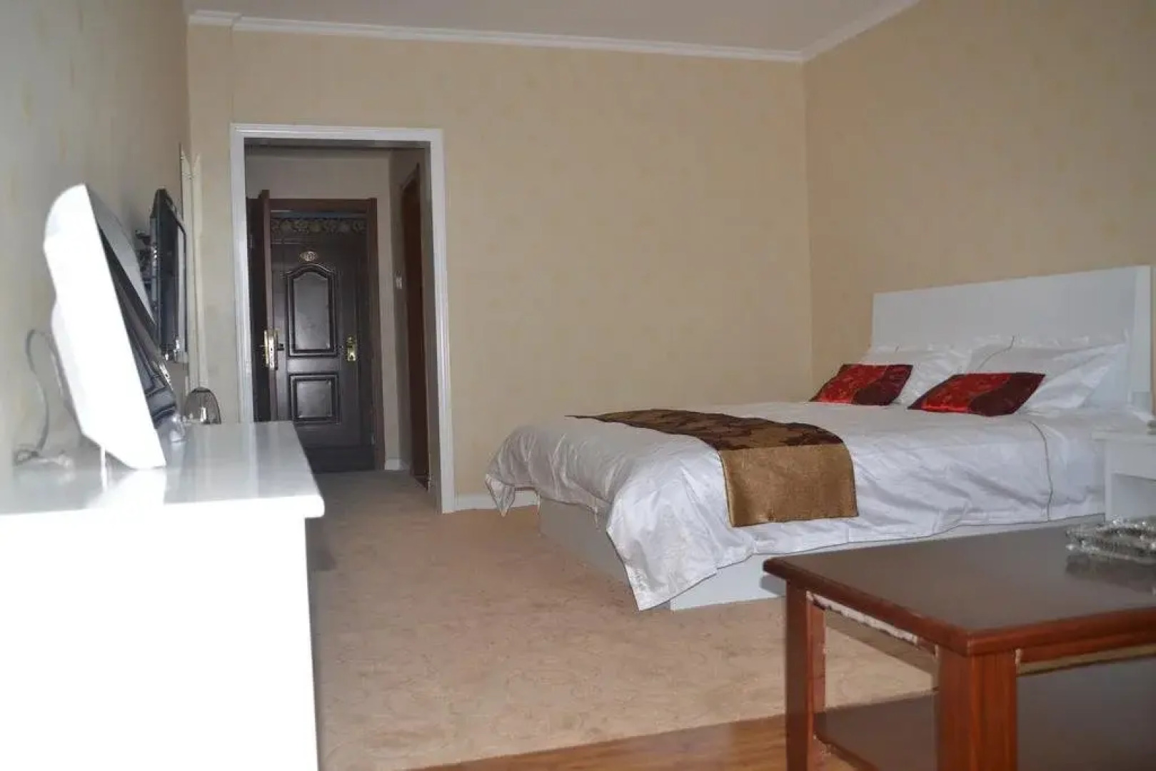 Yining Huarui Business Hotel