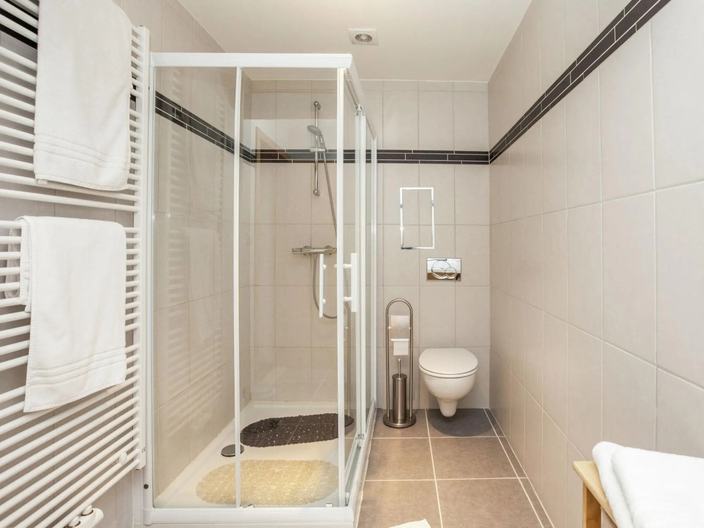 Luxurious Holiday Home in Glabbeek with Garden