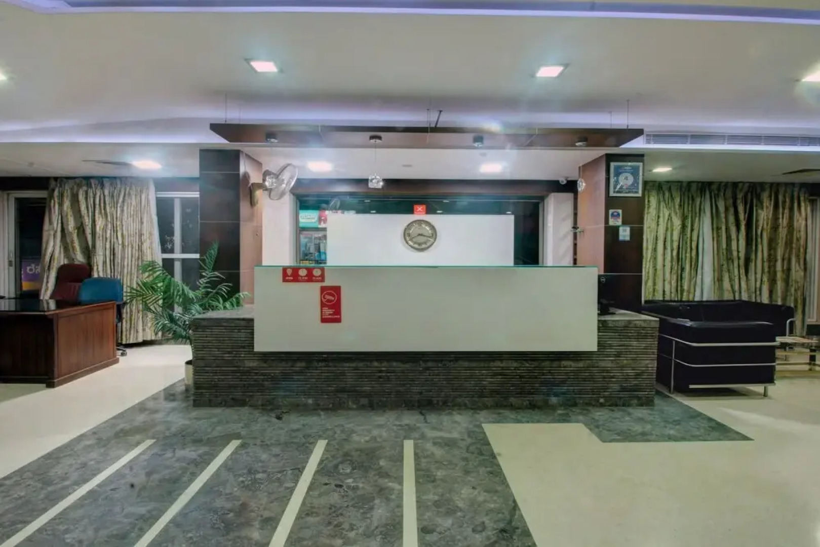 OYO 29625 Suvarna Regency