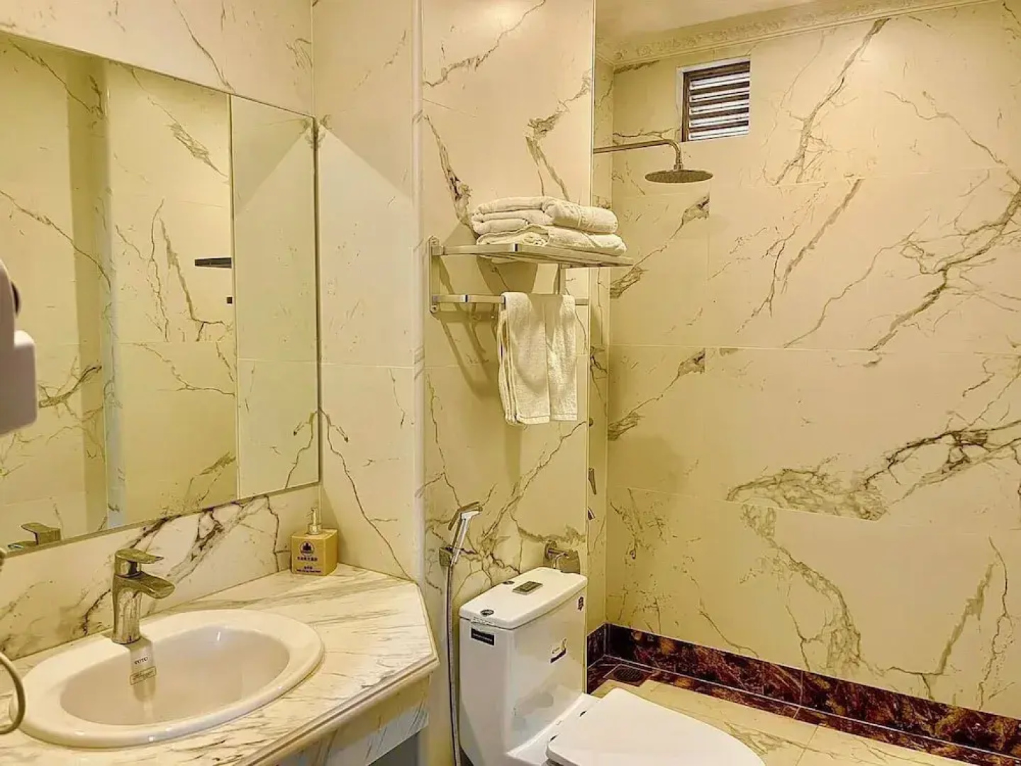 Gold Hotel Luxury