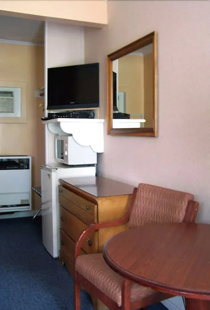 The Weathervane Motel