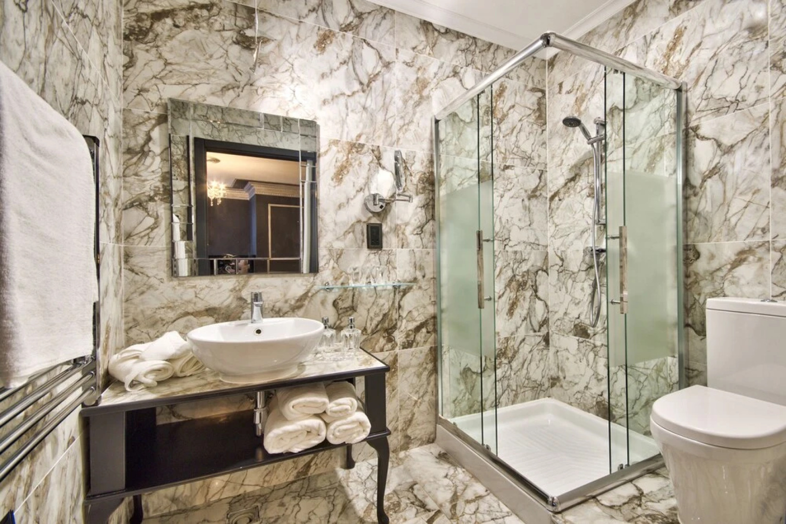 Julina Boutique Living