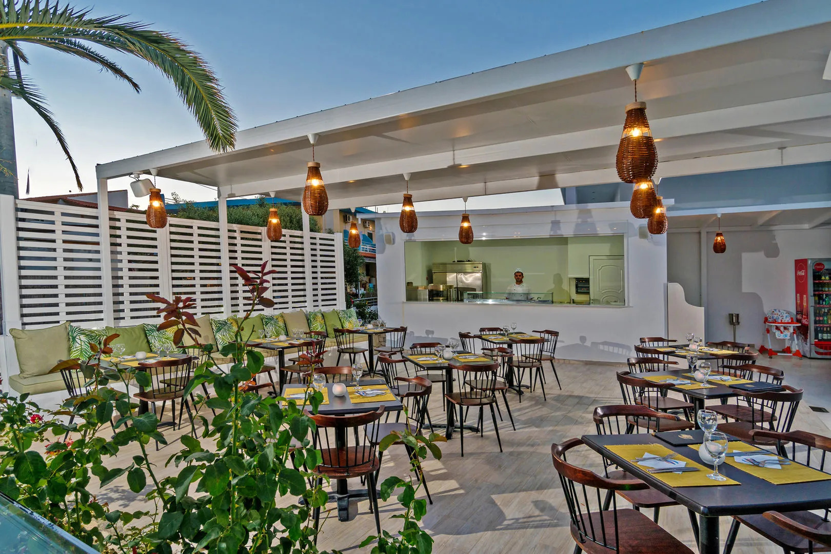 Happy Days Beach Hotel & Bungalows