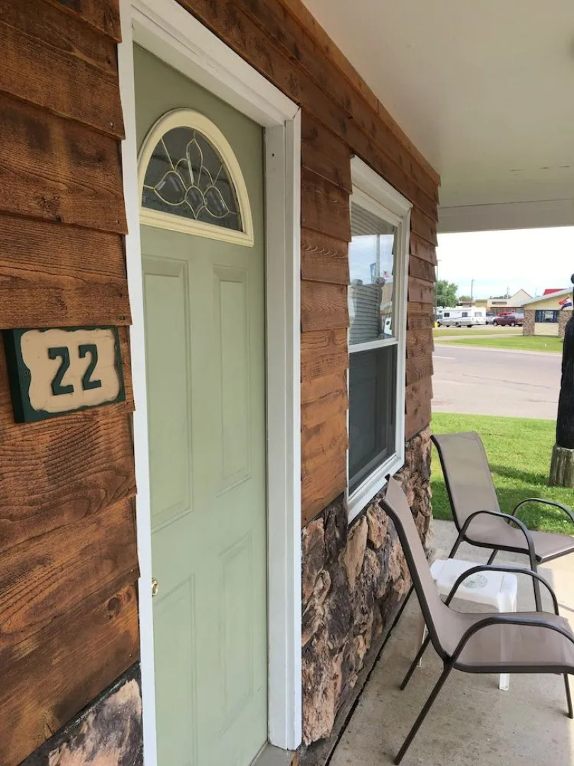 Superior Motel & Suites