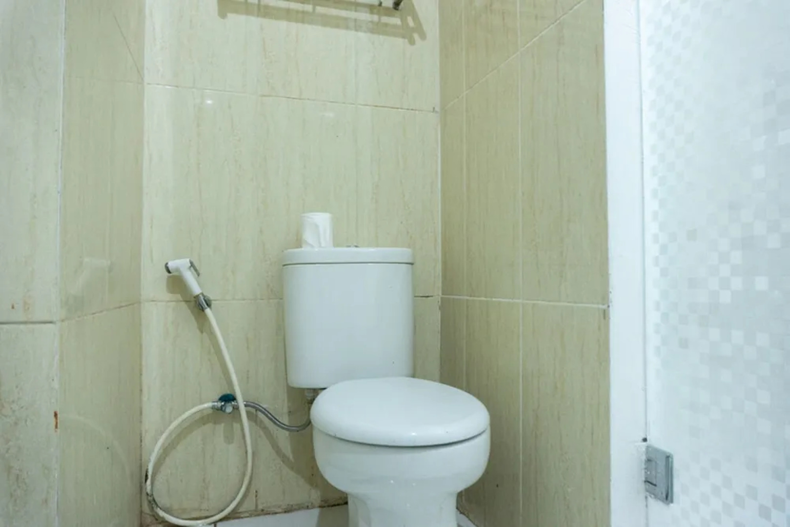 Harrison Hotel by RedDoorz