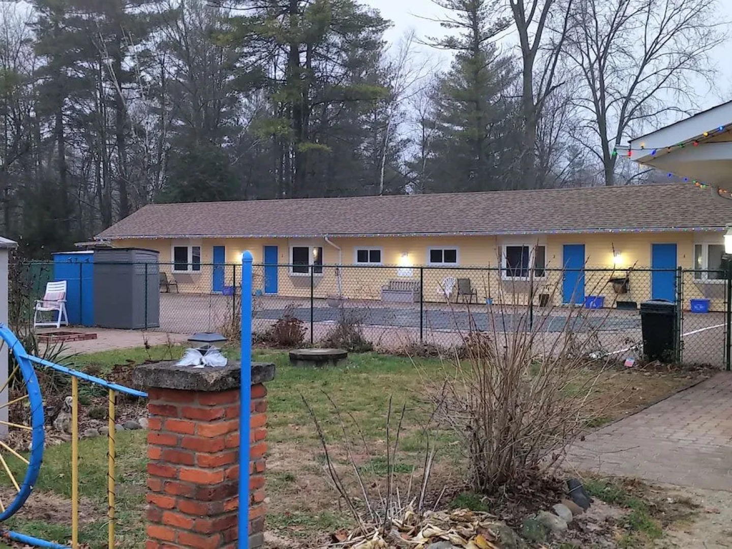 The Pinewood - Adult Getaway by the Lake