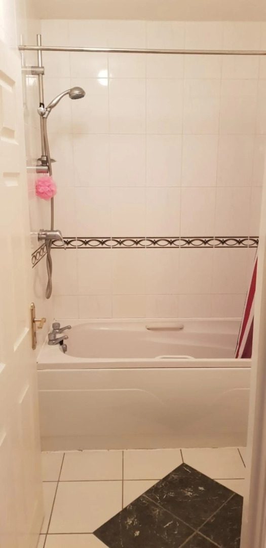 Beautiful 3 Bed Apartment with Balcony Sea View