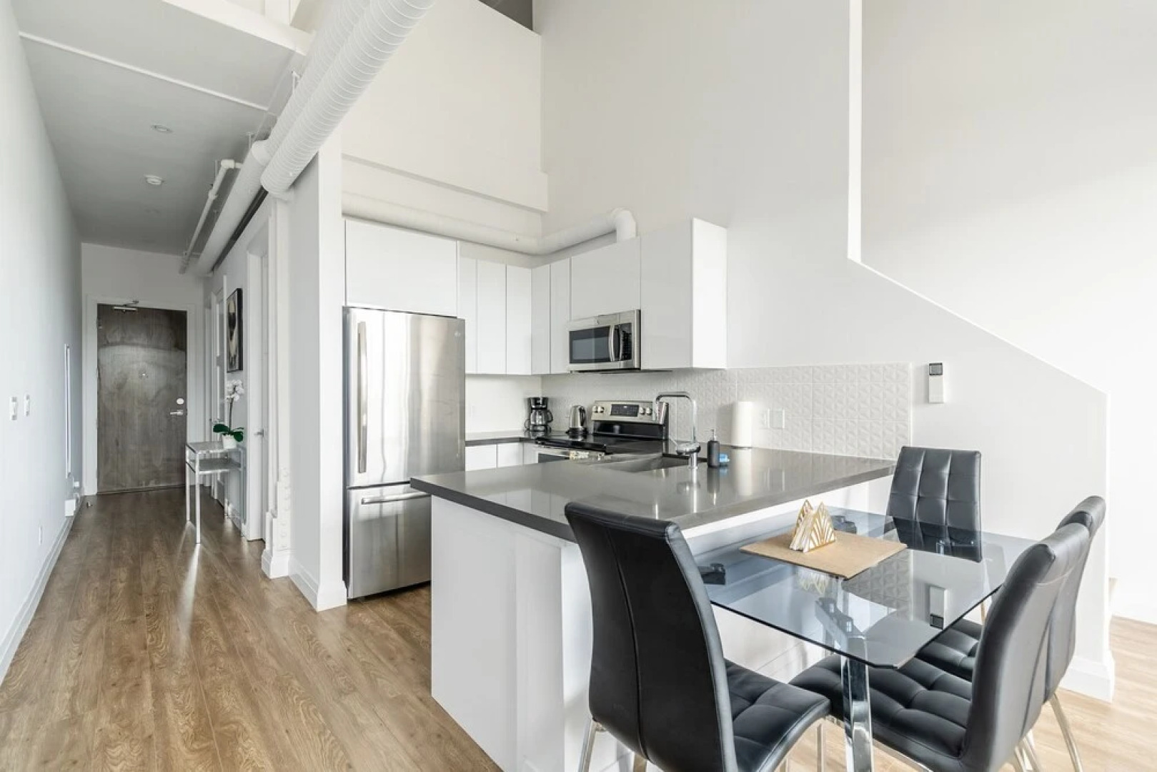 GLOBALSTAY. Dundurn LOFTS. Free parking