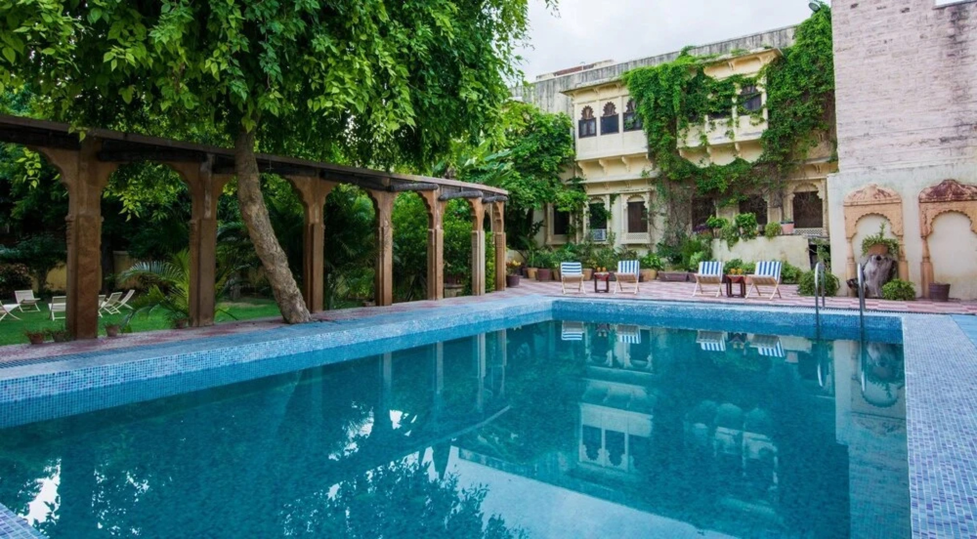 Hotel Jhalamand Garh