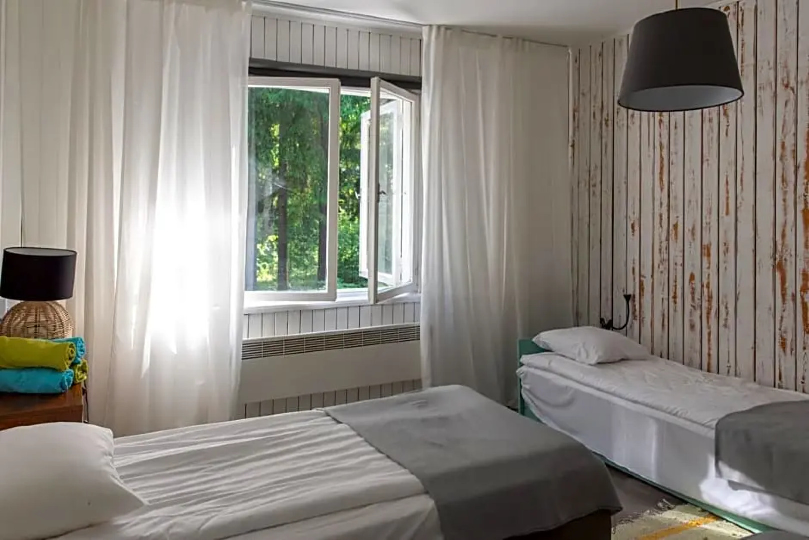 Saarj¿e puhkemaja tuba koos hommikus¿¿giga