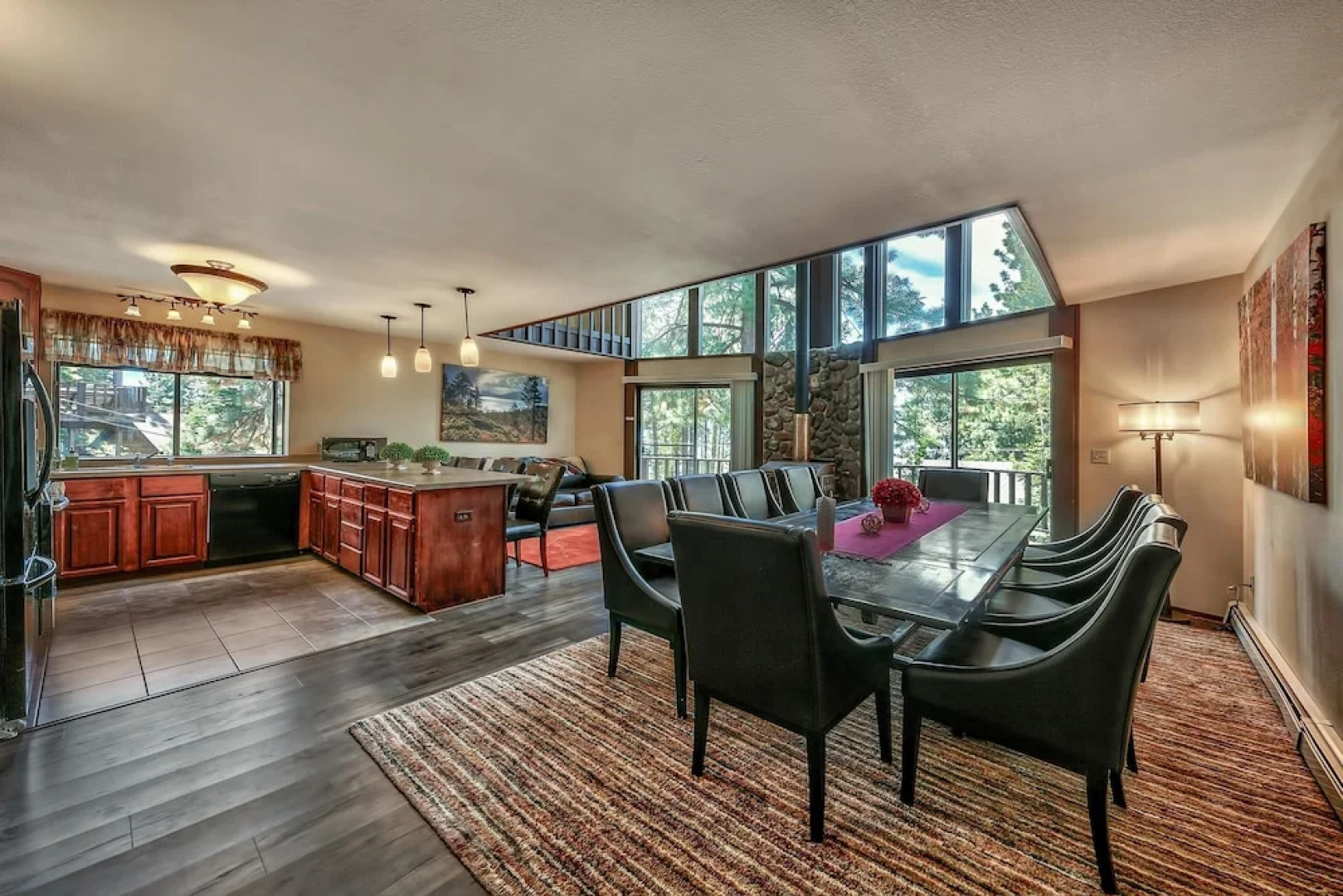 Mv49 Lake Tahoe a Block From the Caverock Beach