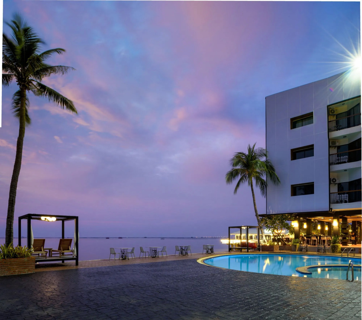 The Loft Seaside Sriracha