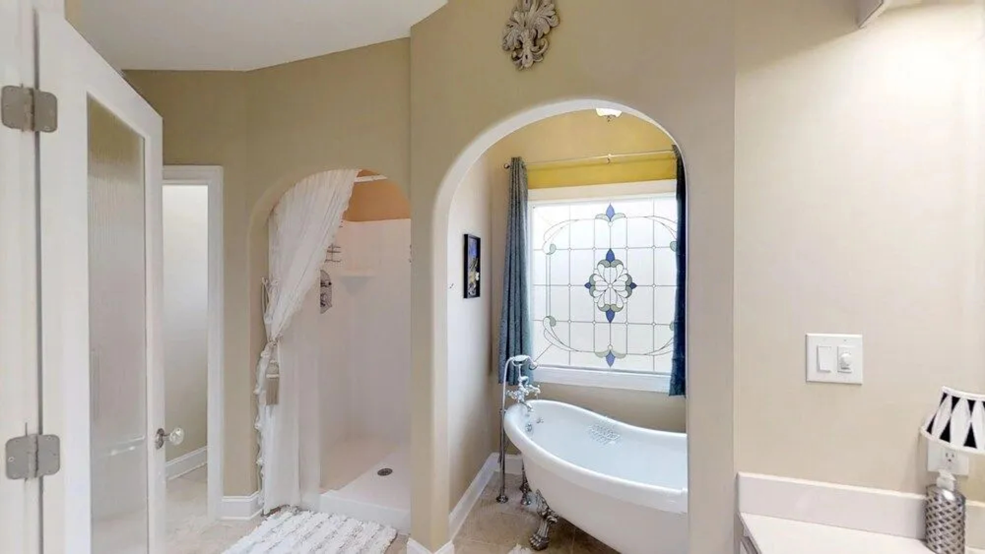 Enchanted Primrose 2 Bedroom Chalet by RedAwning